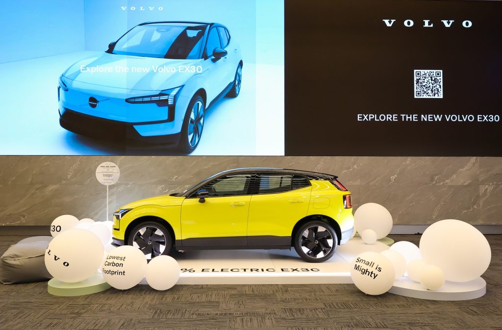 This image has an empty alt attribute; its file name is Volvo-EX30-Car-Moss-yellow-at-UOB-Live-2-1024x674.jpg