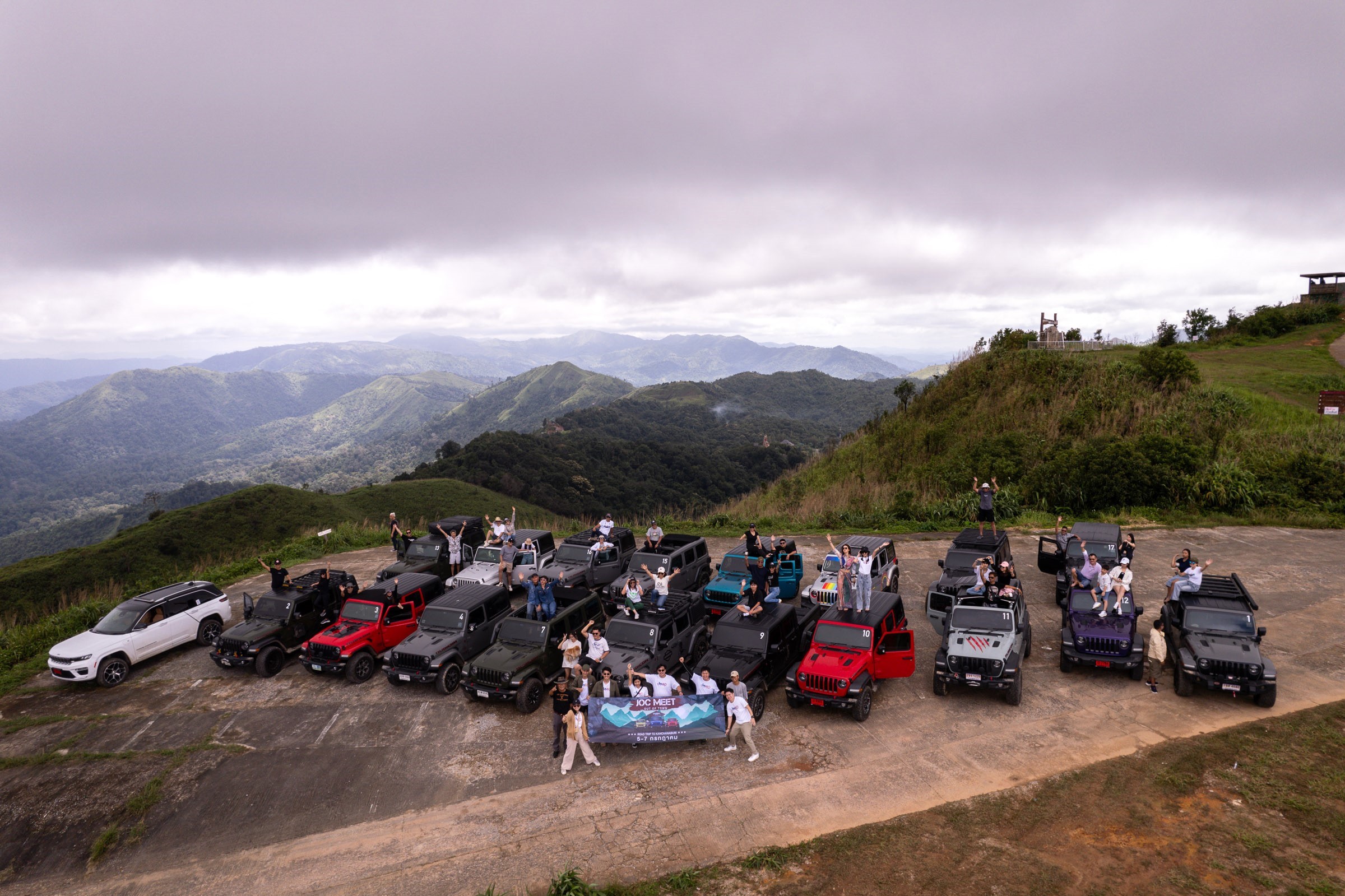 https://www.joinalifethailand.com/wp-content/uploads/2024/08/Jeep@kanjanaburi-1.jpg