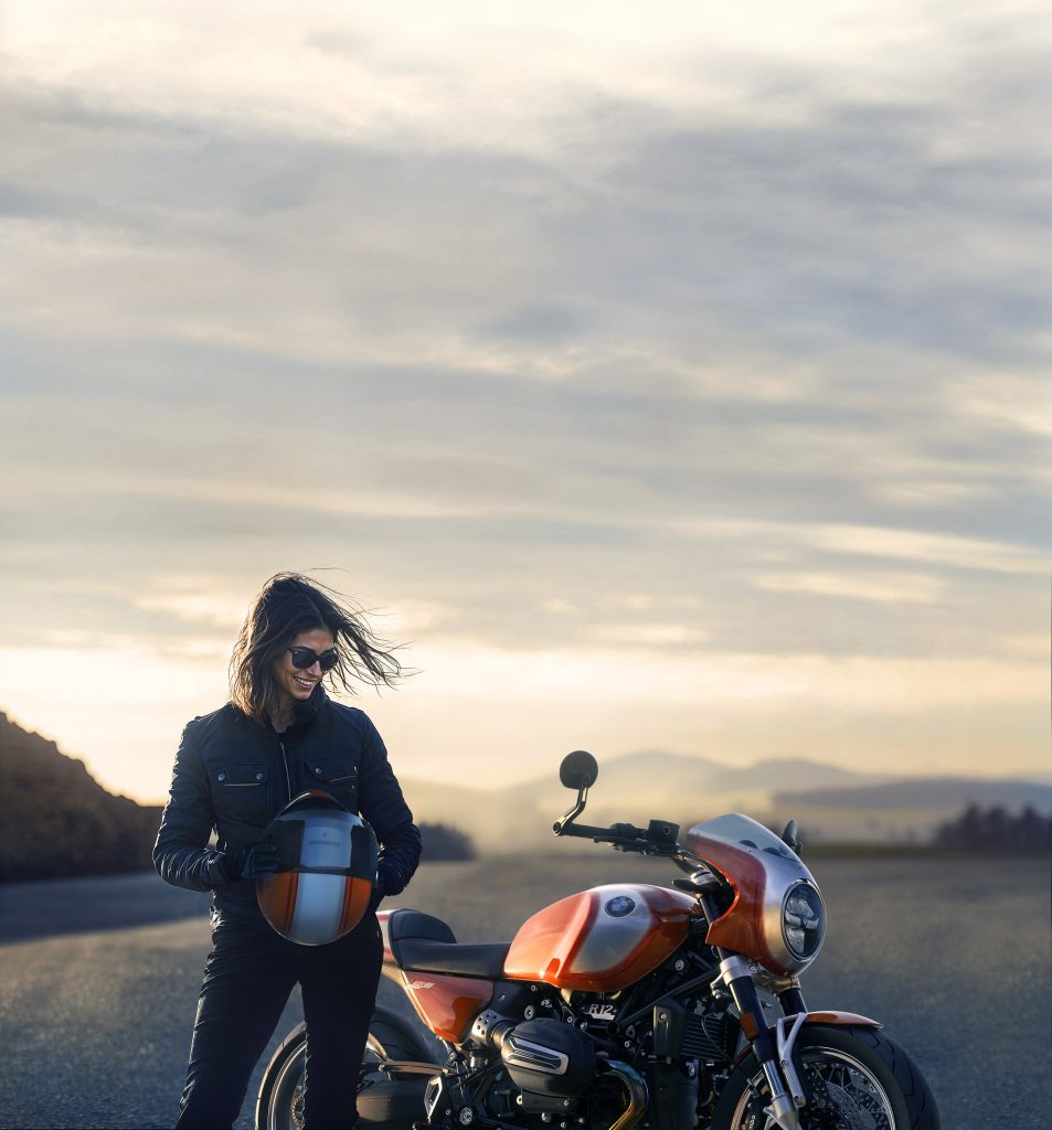 This image has an empty alt attribute; its file name is BMW-Motorrad-R-12-S-1-953x1024.jpg